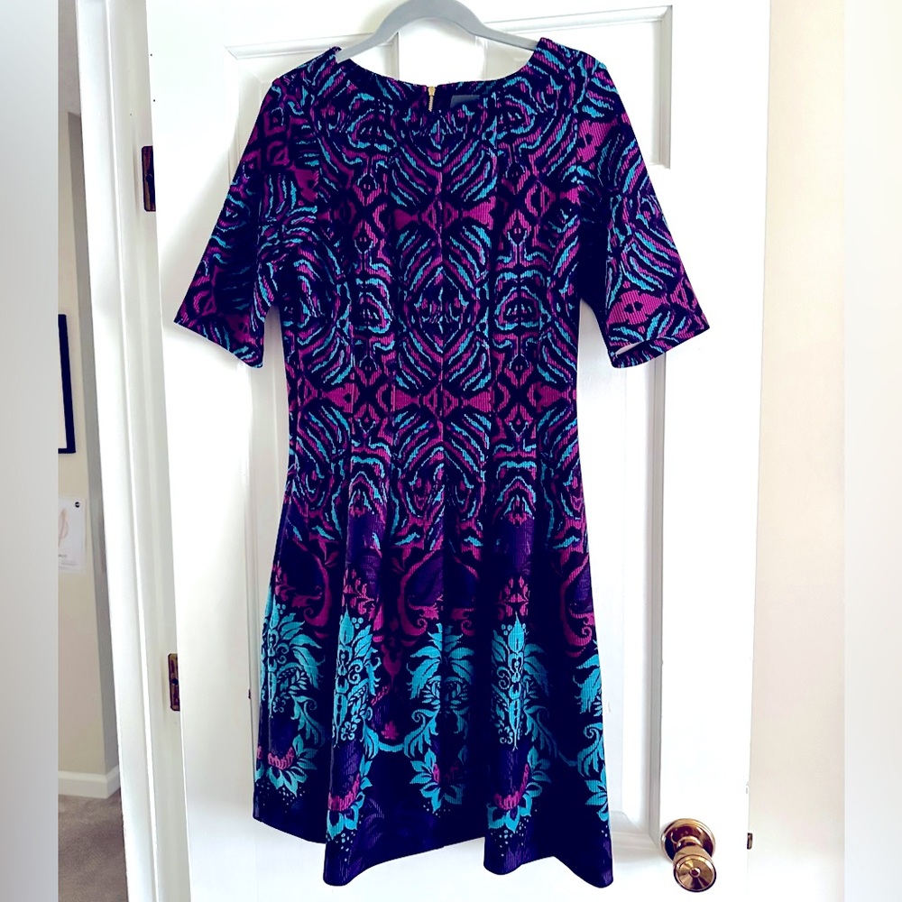 Gabby Skye Size 10 Knee Length fit and flare scuba dress